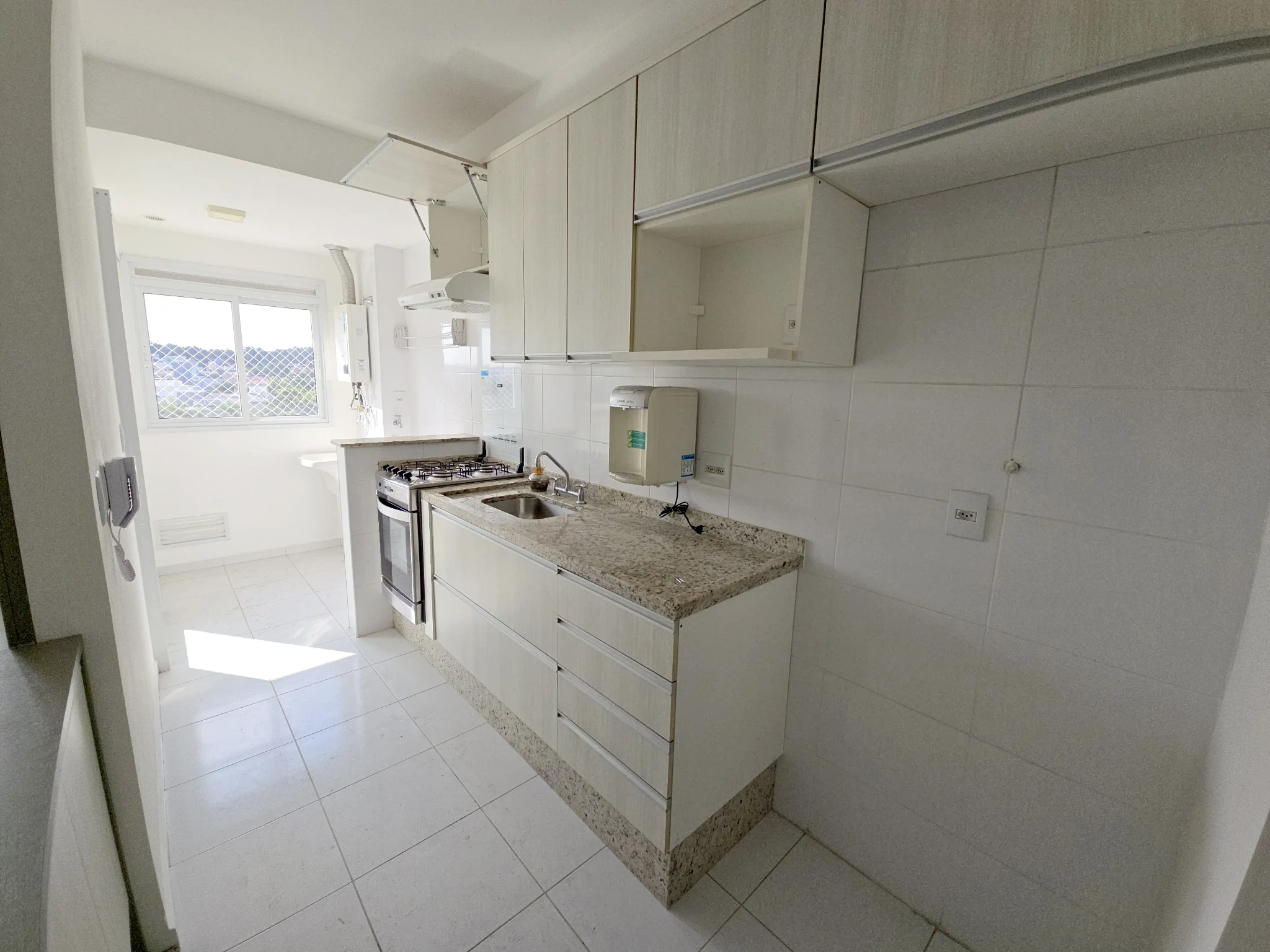 Cozinha com armários planejados