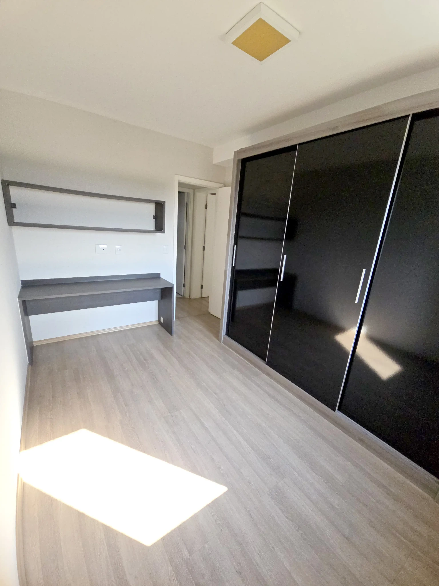 Dormitório com armário planejado